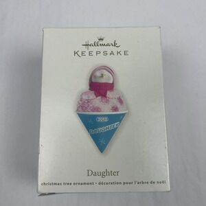 2012 HALLMARK KEEPSAKE CHRISTMAS TREE ORNAMENT DAUGHTER SNOW CONE MOM DAD